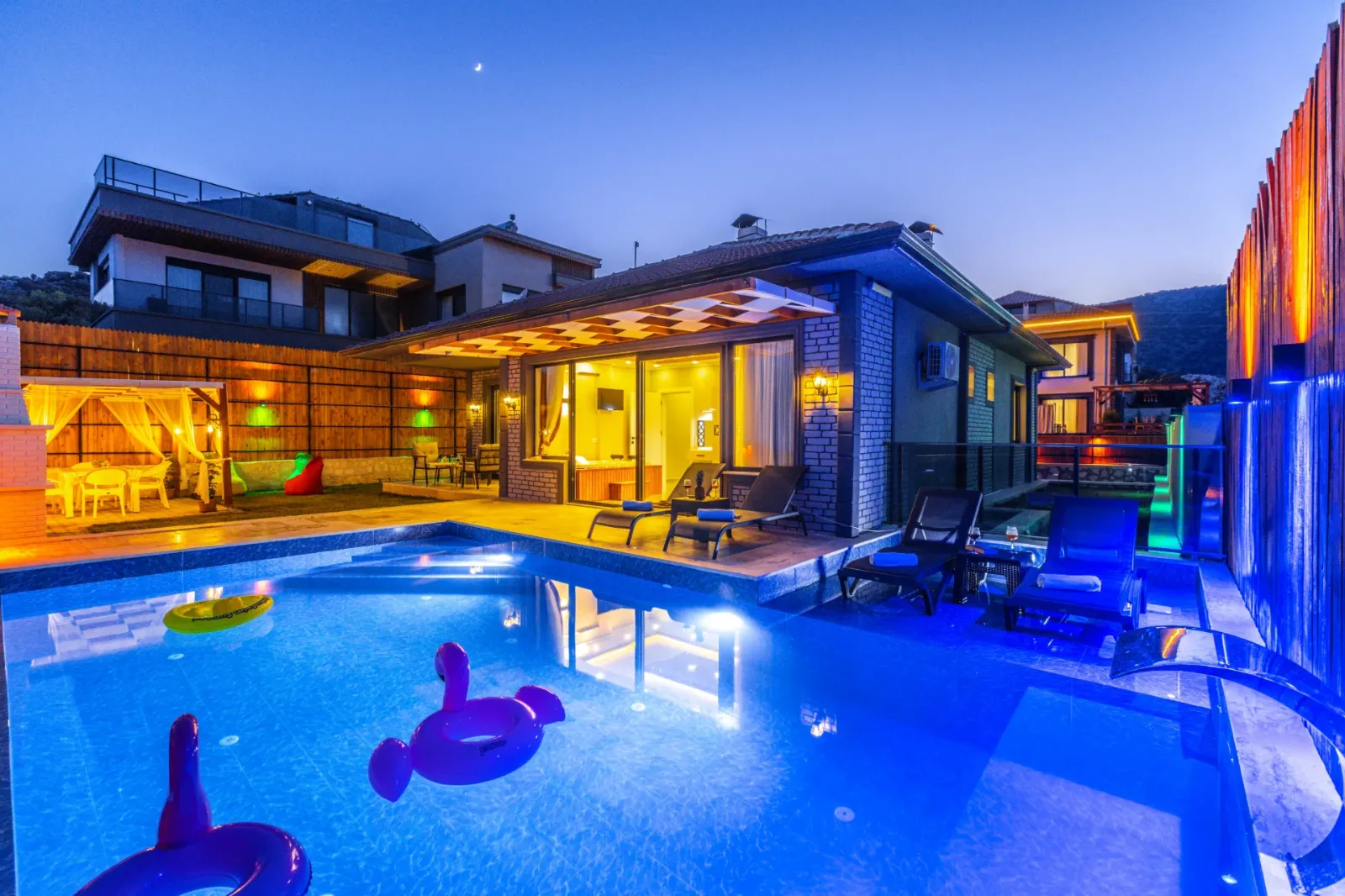 Demre Villa Asya — kapak fotoğrafı