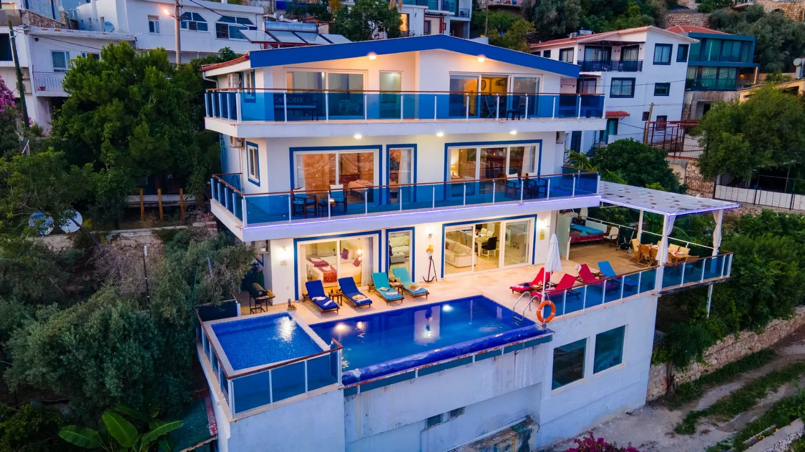 Villa Albato — kapak fotoğrafı