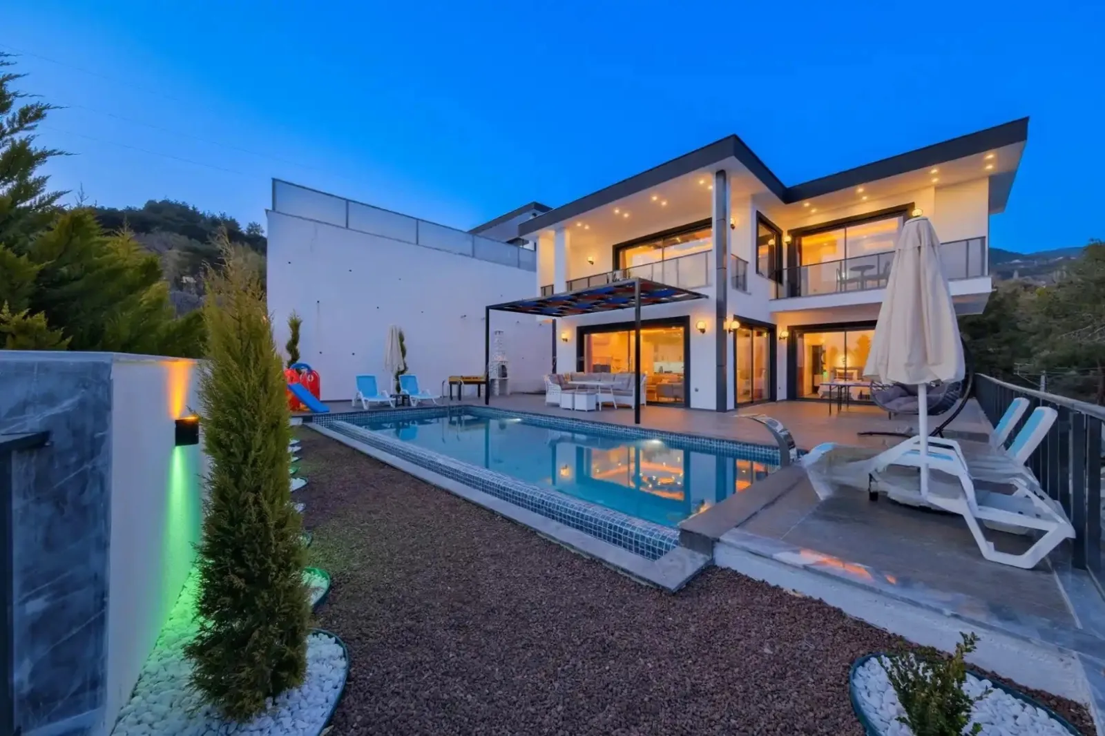 Villa Aleyna 1 — kapak fotoğrafı