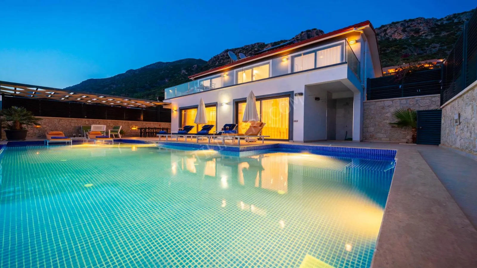 Villa Altıyüzyirmi — kapak fotoğrafı