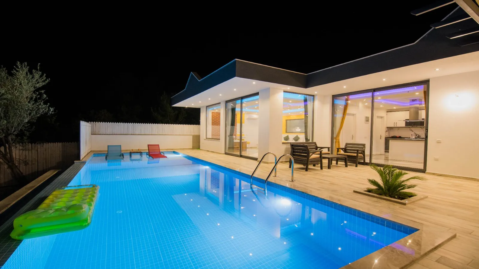 Villa Armida Balayı — kapak fotoğrafı