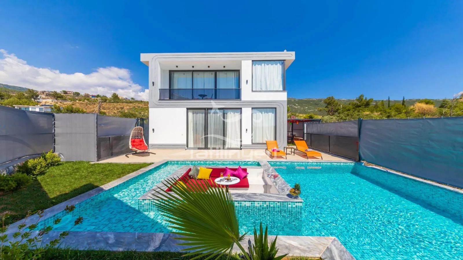 Villa Asfalya — kapak fotoğrafı