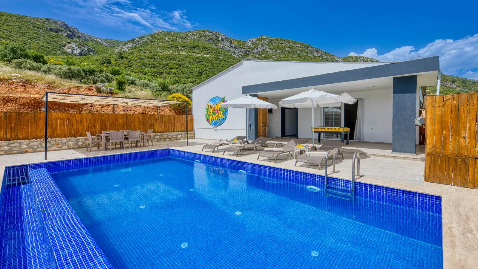 Villa Atakan — kapak fotoğrafı