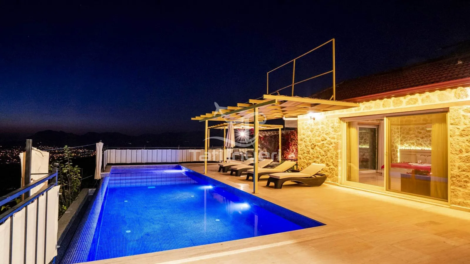 Villa Atilla — kapak fotoğrafı