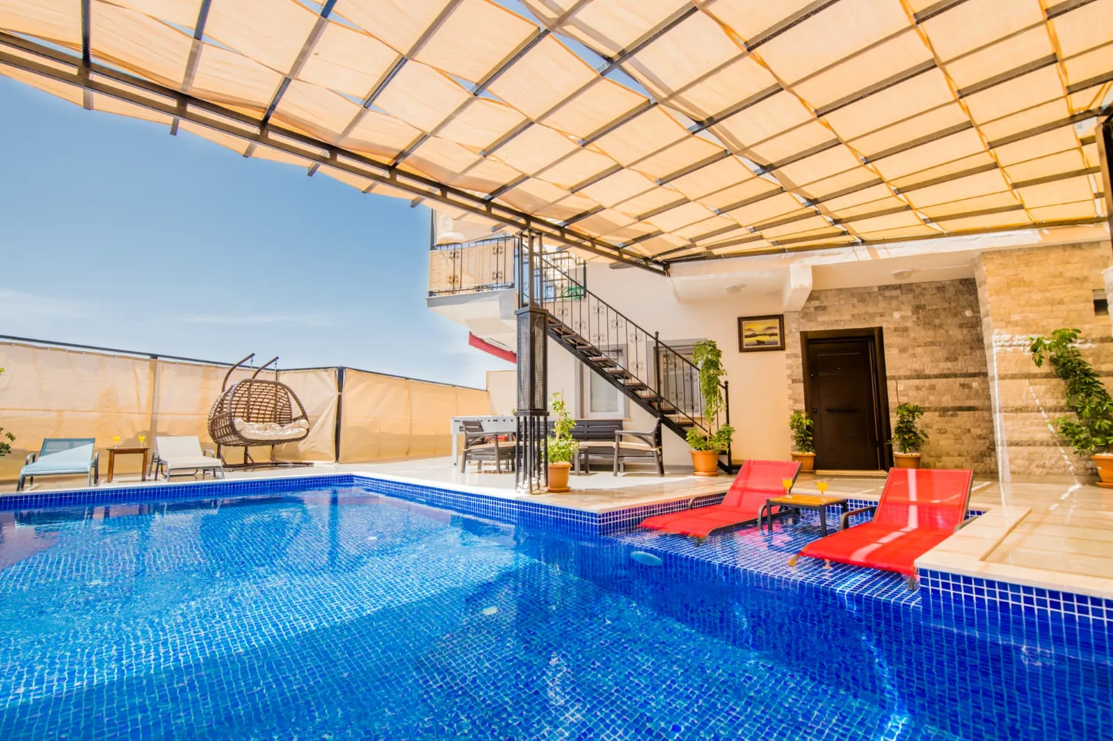 Villa Bahanur — kapak fotoğrafı