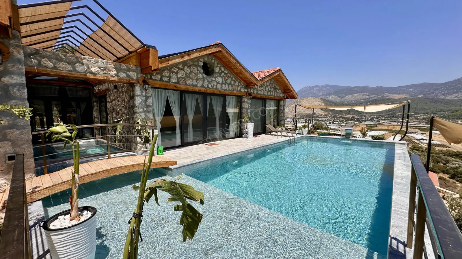 Villa Balyas Empire 2 — kapak fotoğrafı
