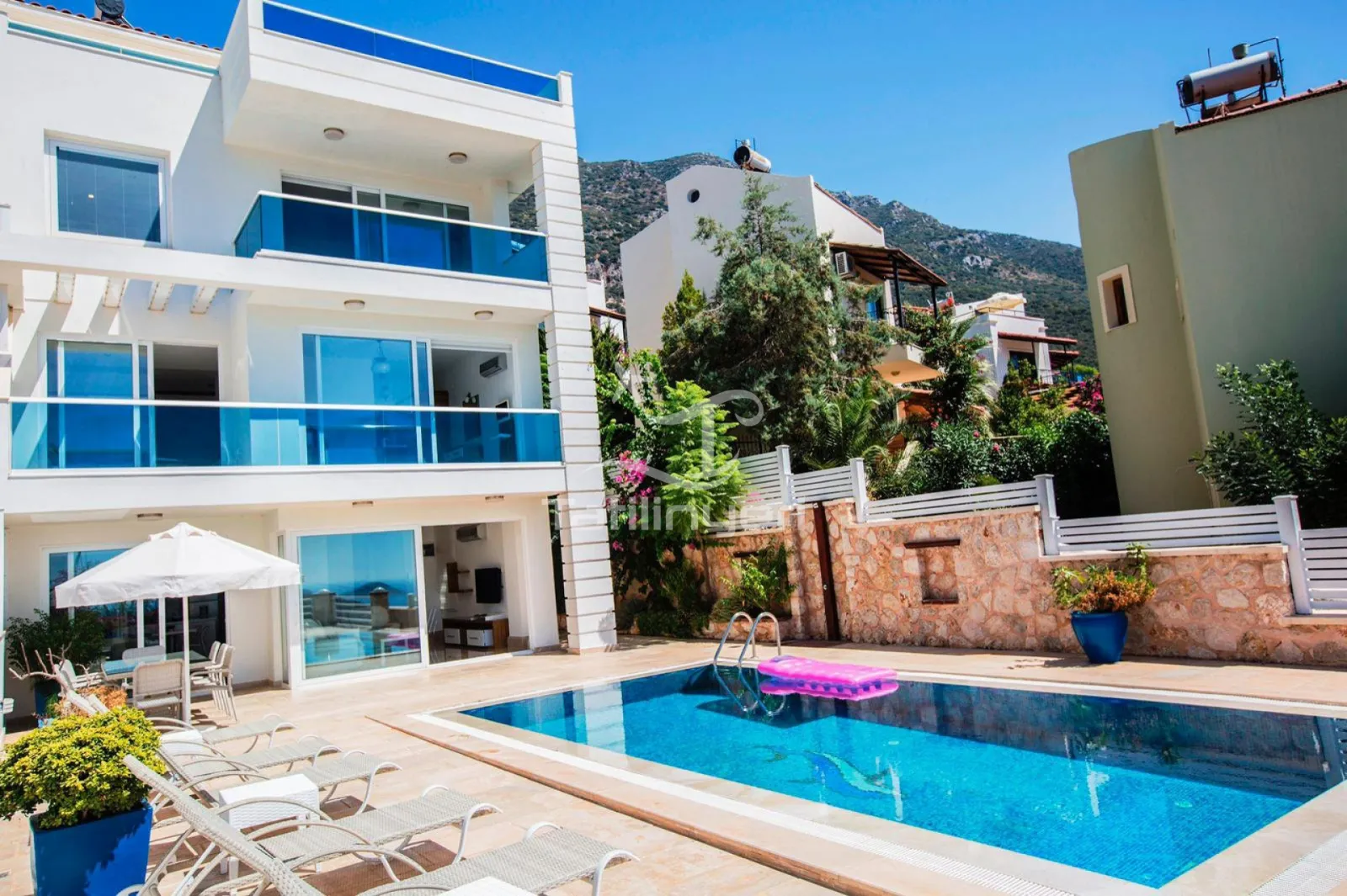 Villa Barcelona — kapak fotoğrafı