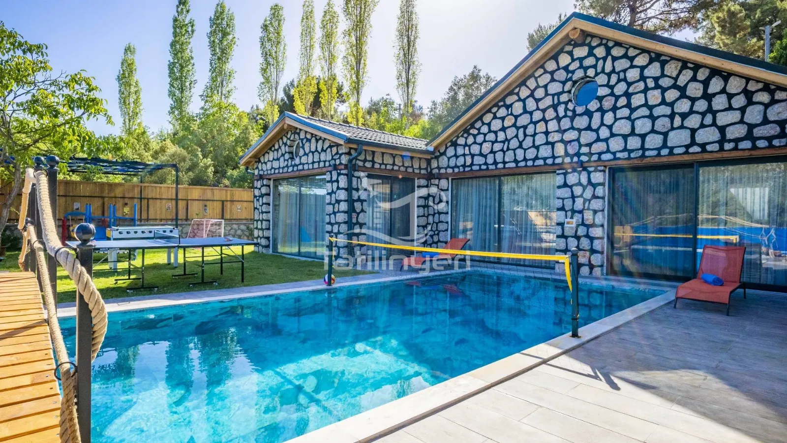Villa Biggest — kapak fotoğrafı