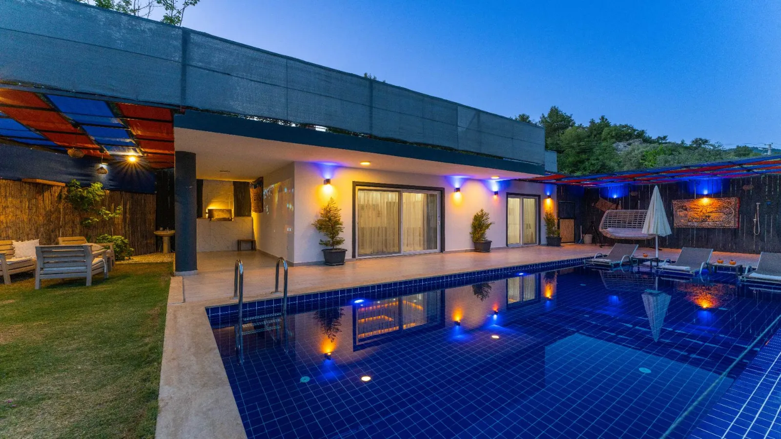Villa Blassom — kapak fotoğrafı