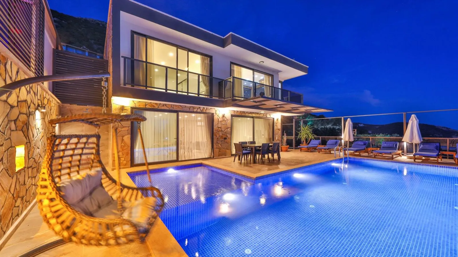 Villa Blu Star — kapak fotoğrafı