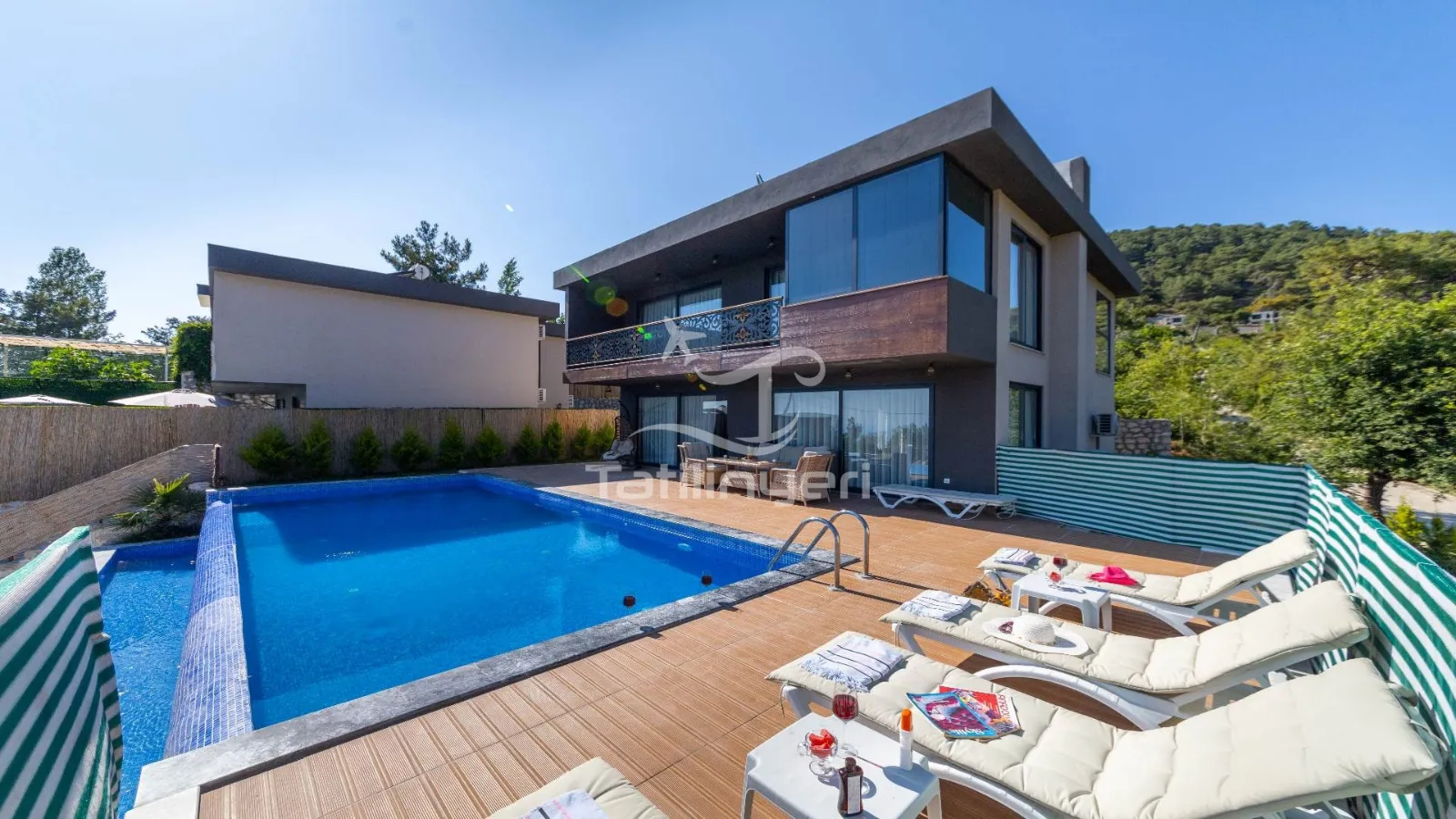 Villa Çakmak — kapak fotoğrafı
