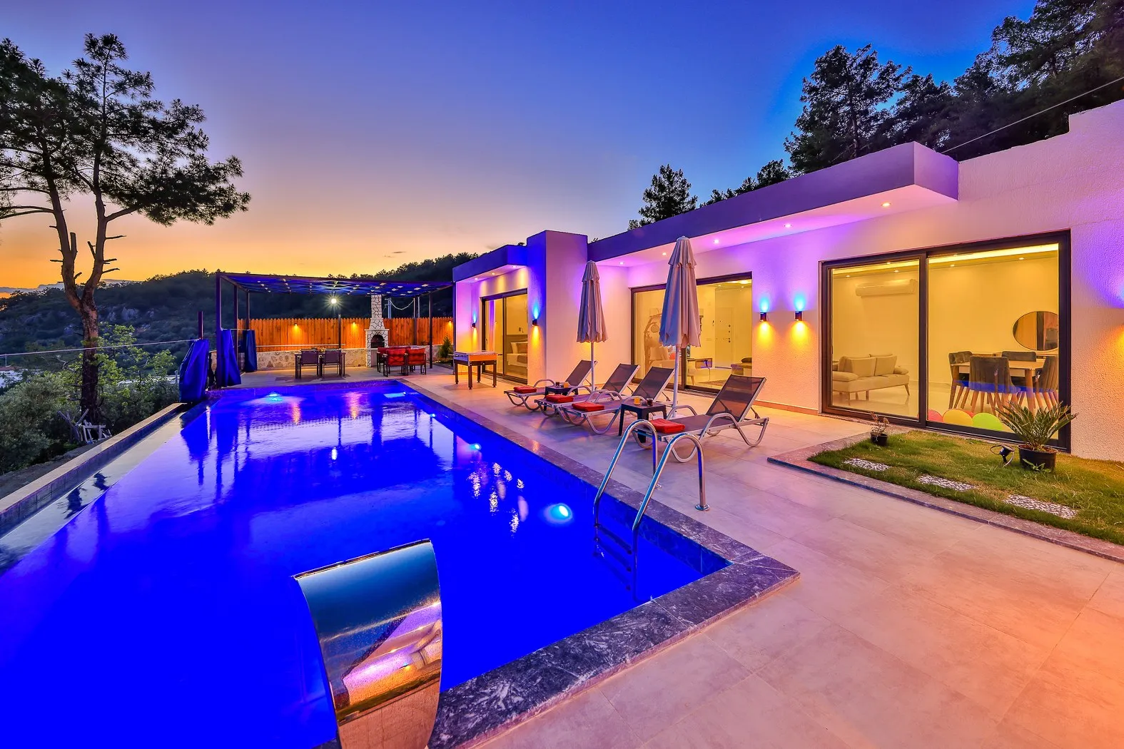 Villa Carvajal — kapak fotoğrafı