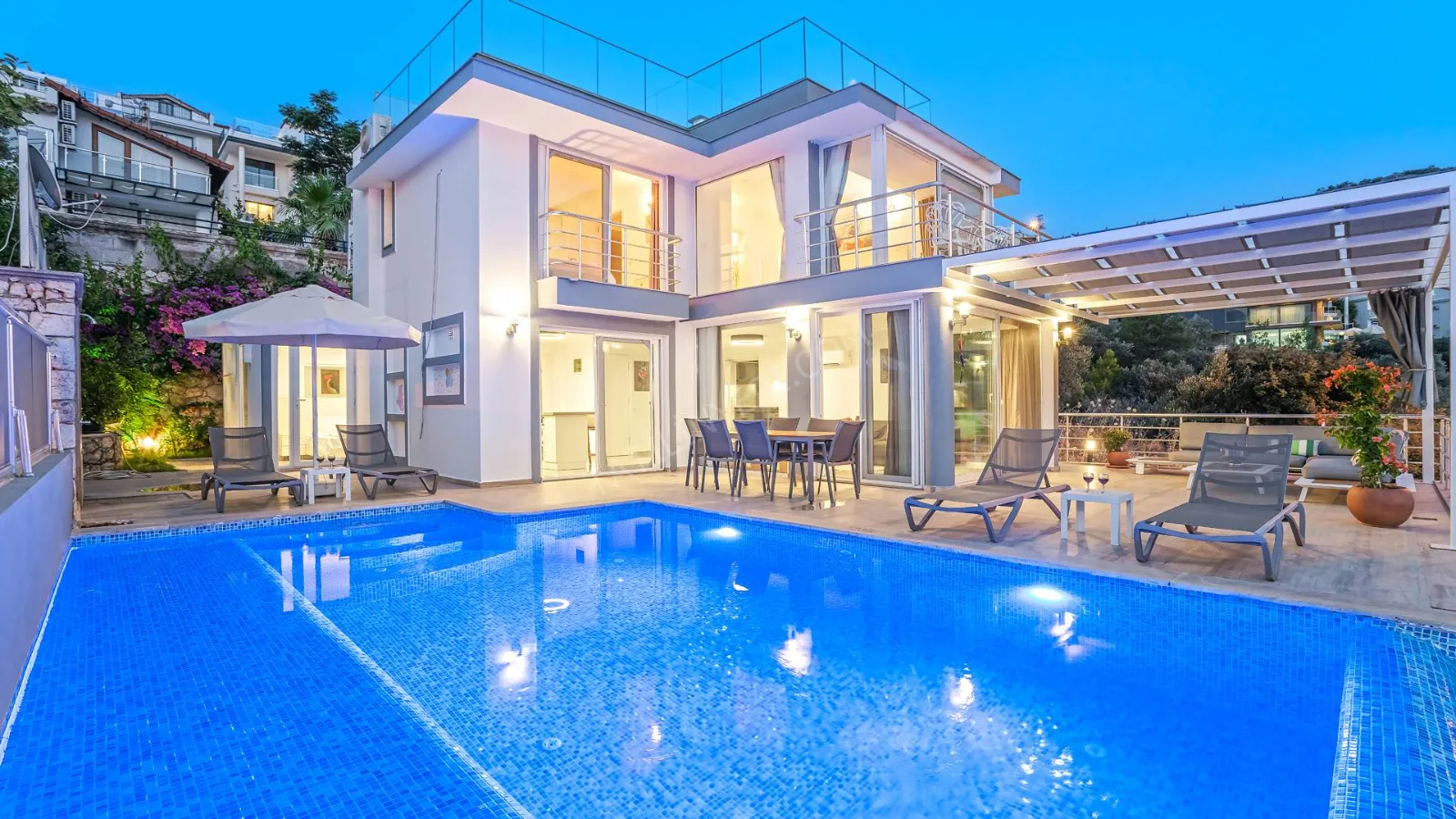 Villa Cerin — kapak fotoğrafı