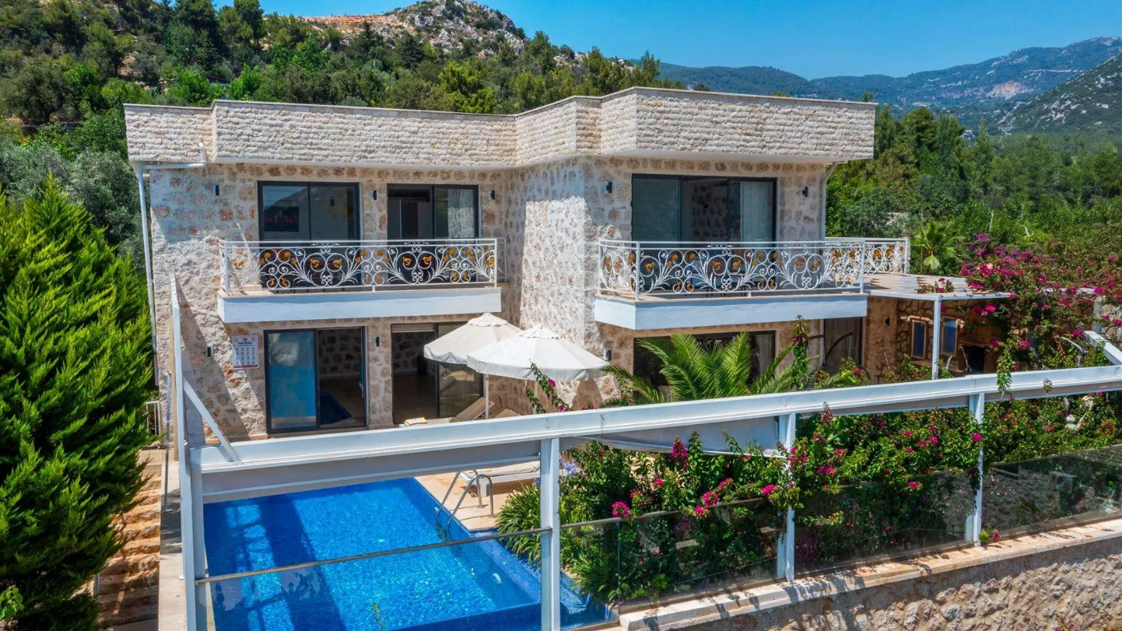 Villa Chiron 9 — kapak fotoğrafı