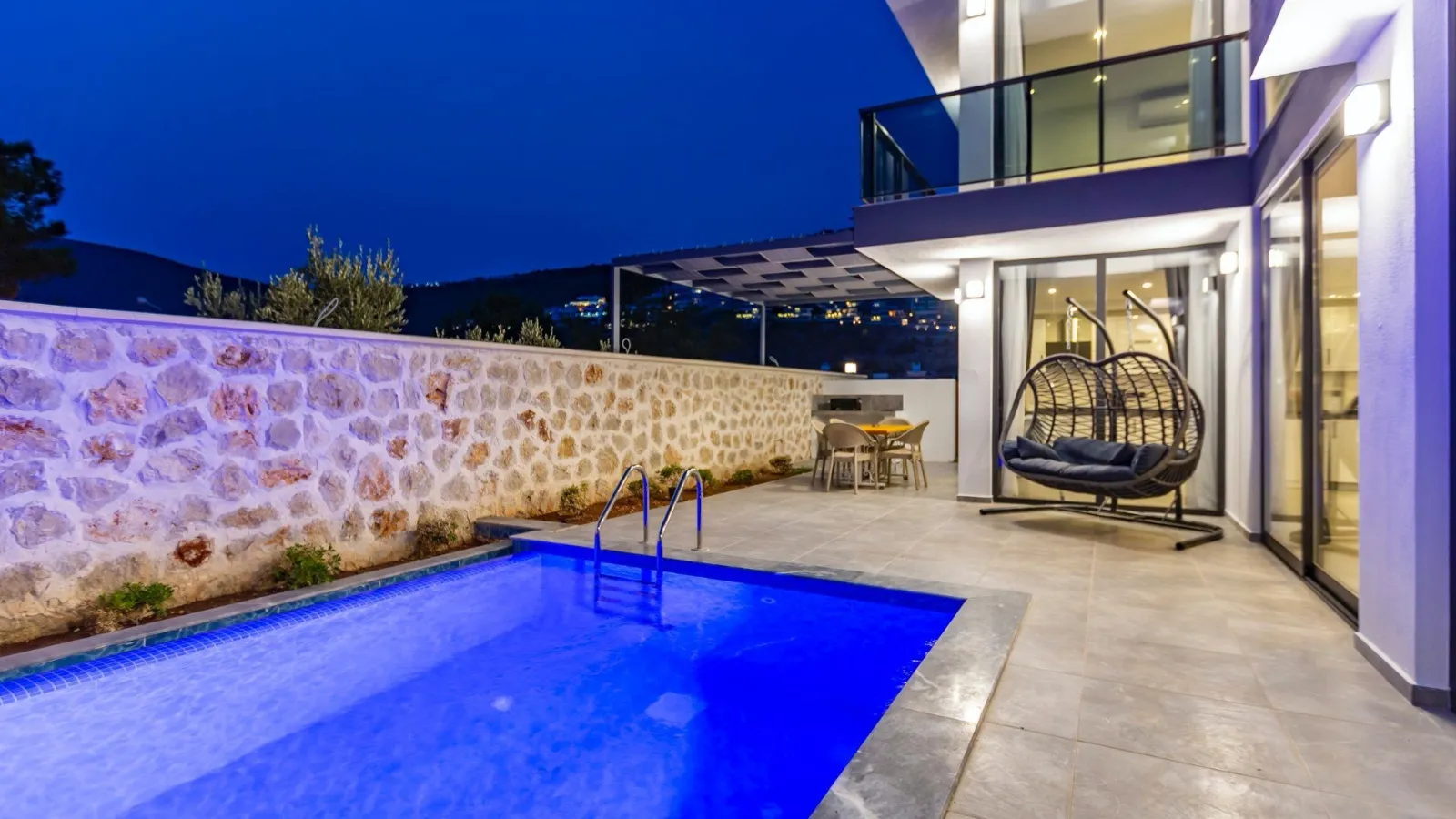 Villa Dipsos 3 — kapak fotoğrafı
