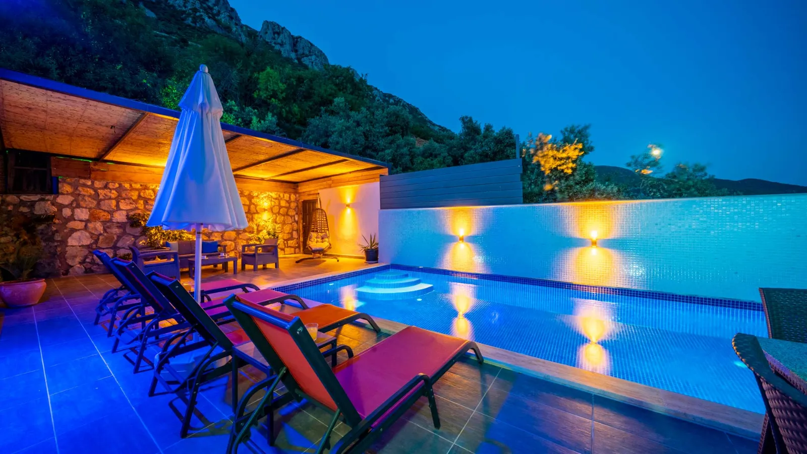 Villa Doruk Ay — kapak fotoğrafı