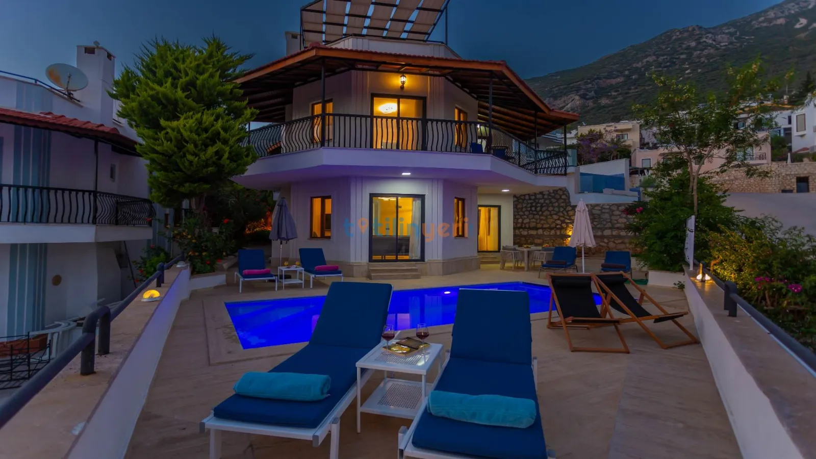 Villa Elam — kapak fotoğrafı