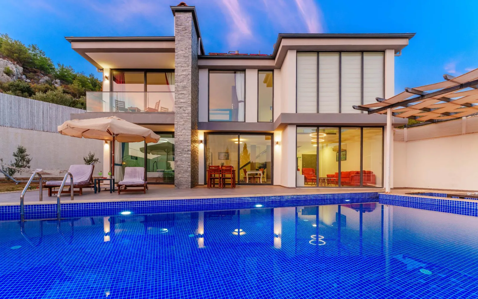 Villa Elesto — kapak fotoğrafı