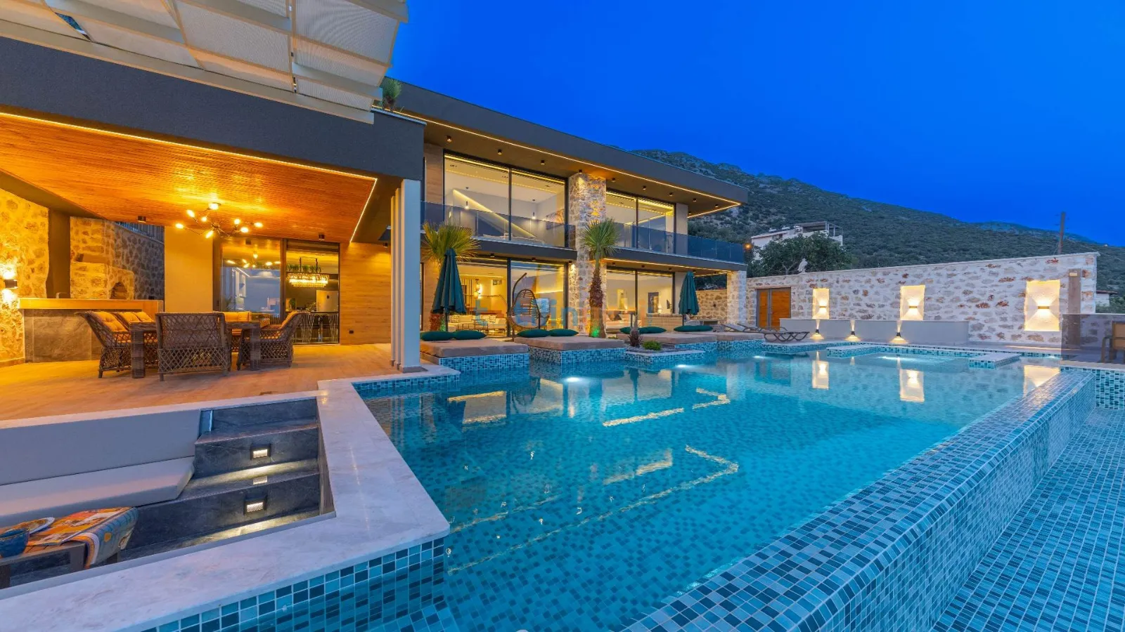 Villa Ella Quali — kapak fotoğrafı