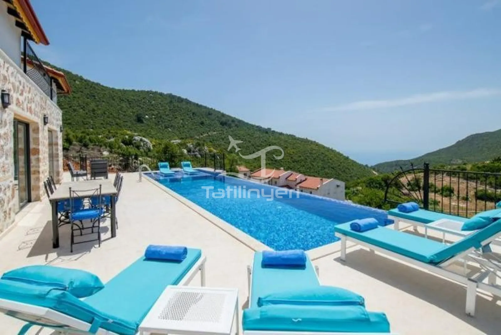 Villa Evma — kapak fotoğrafı