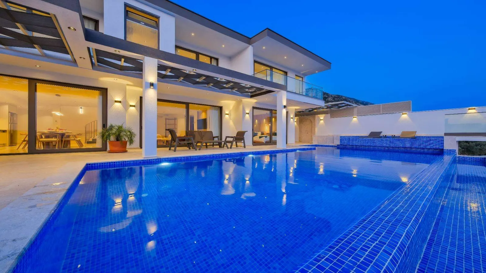 Villa Exor Up