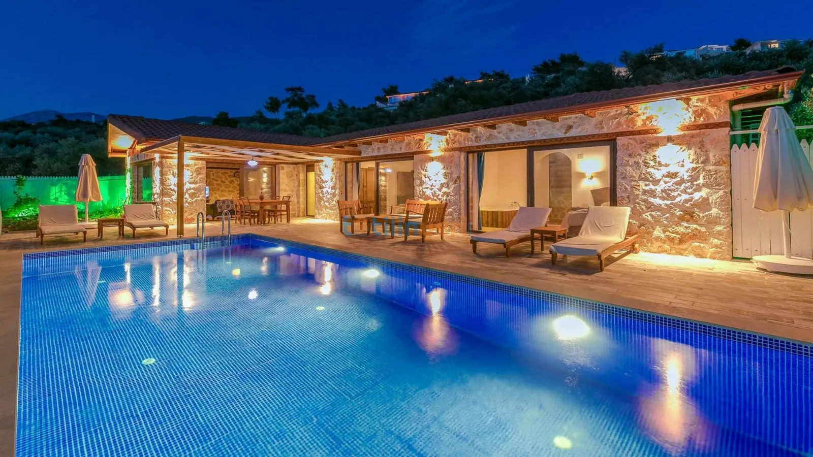 Villa Fesli — kapak fotoğrafı