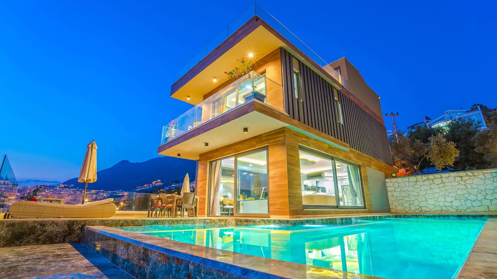 Villa Fortunate — kapak fotoğrafı