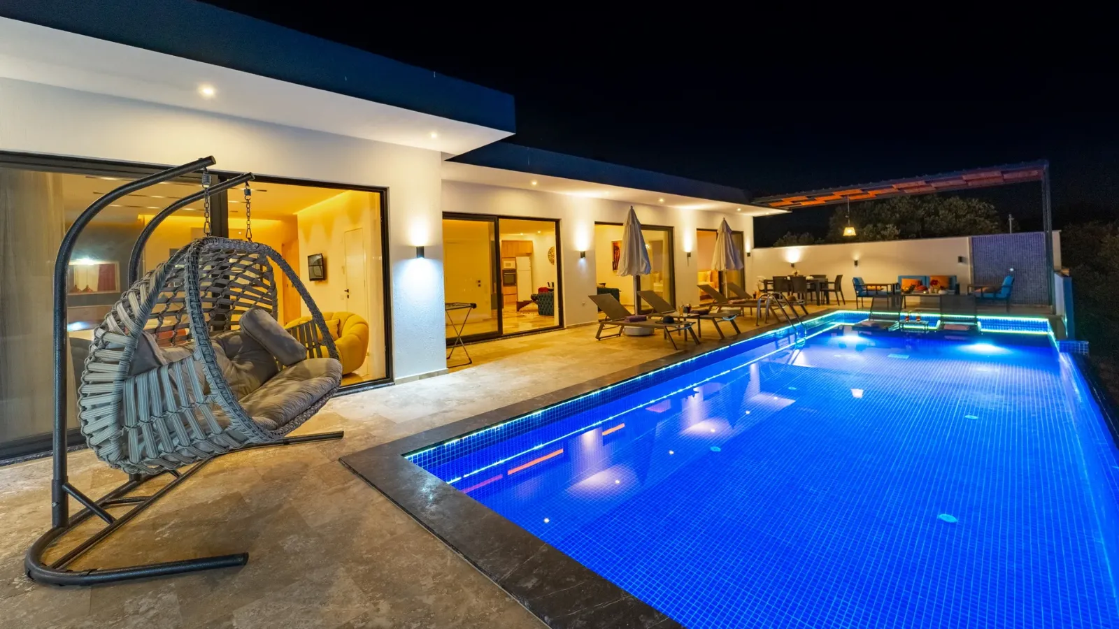 Villa Glories 1 — kapak fotoğrafı