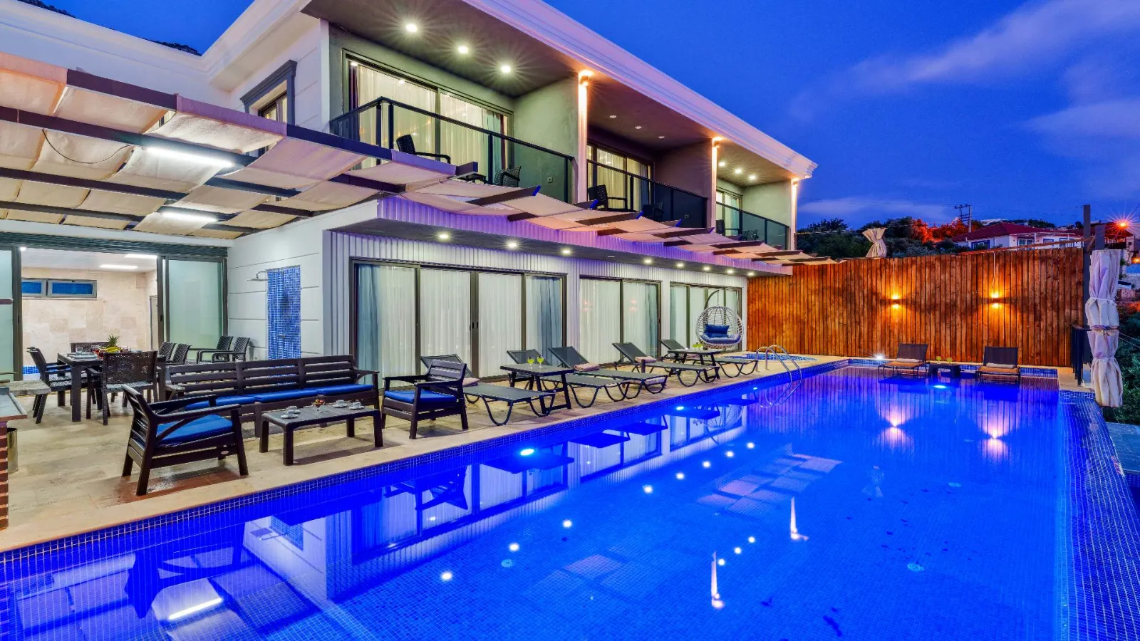 Villa Grand Emora 1 — kapak fotoğrafı