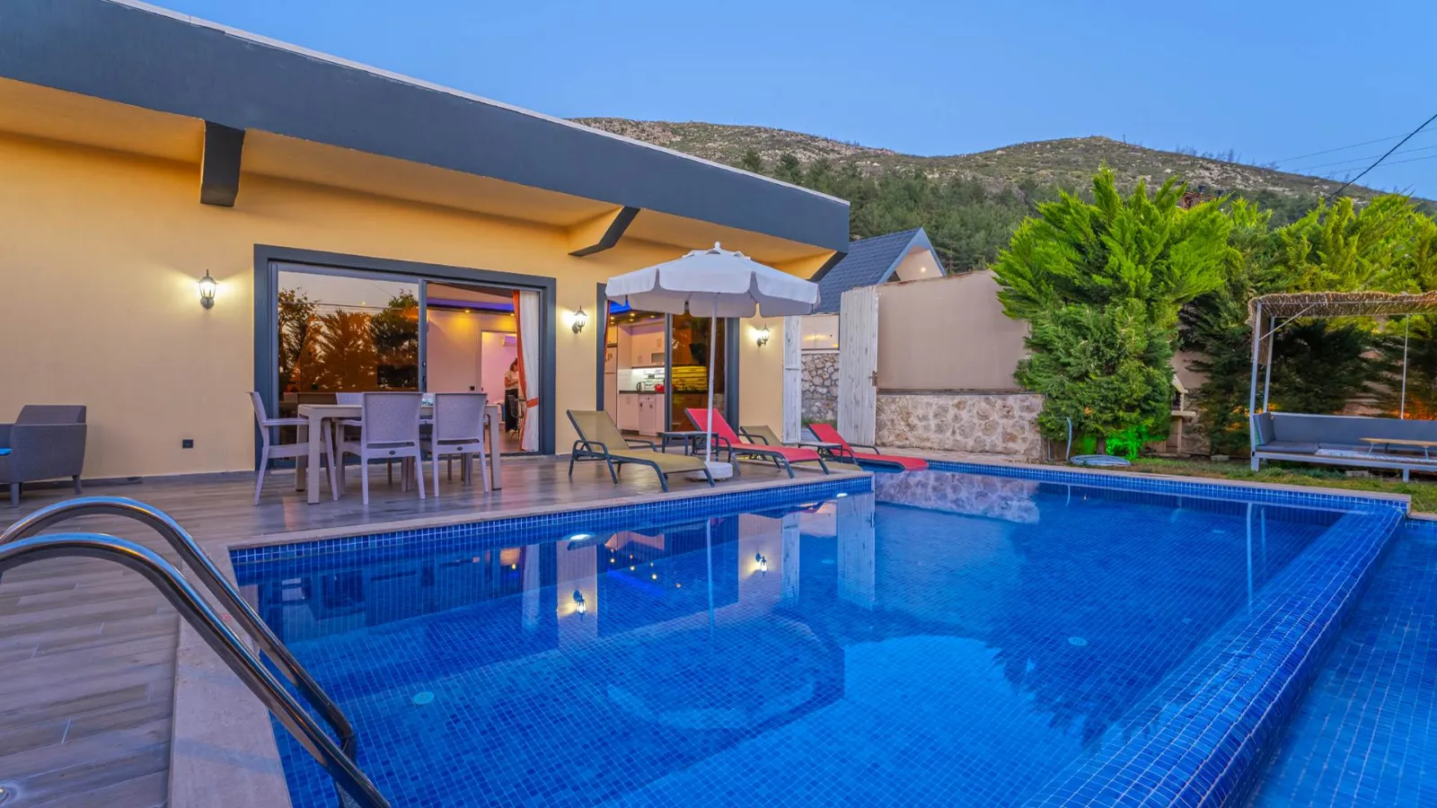 Villa GroupDeveci two — kapak fotoğrafı