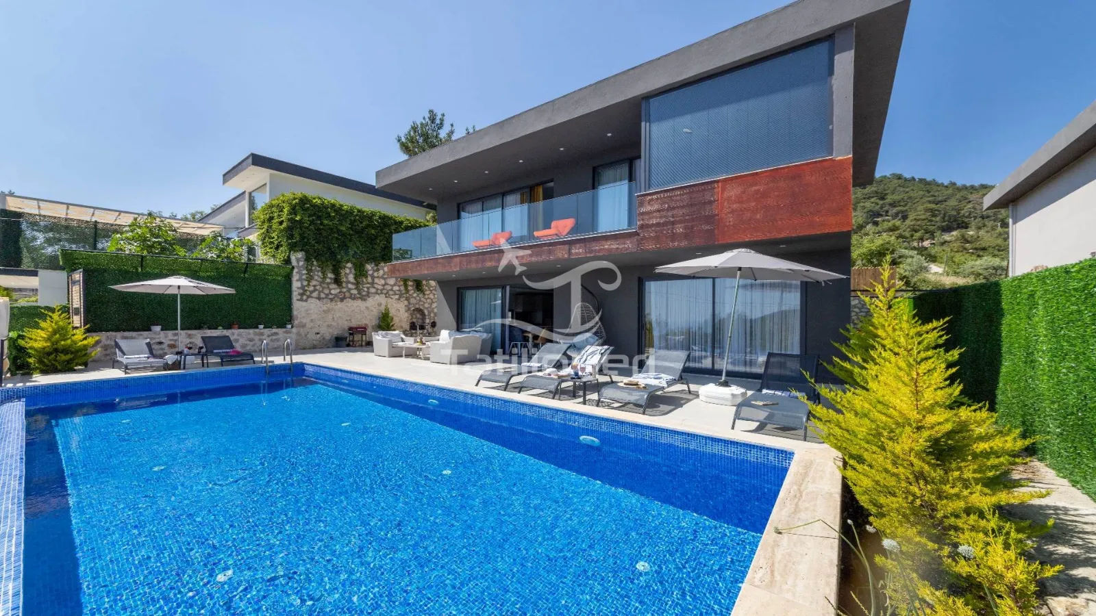 Villa Güllü — kapak fotoğrafı