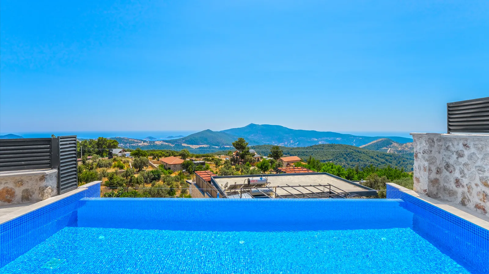 Villa Huriye — kapak fotoğrafı