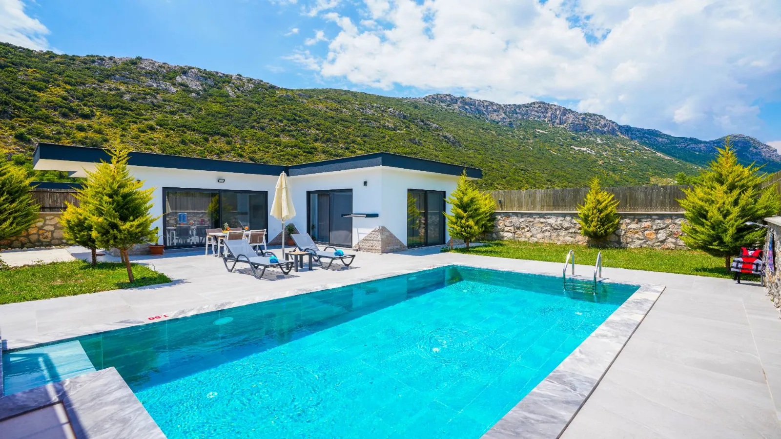 Villa Hüseyin 2 — kapak fotoğrafı
