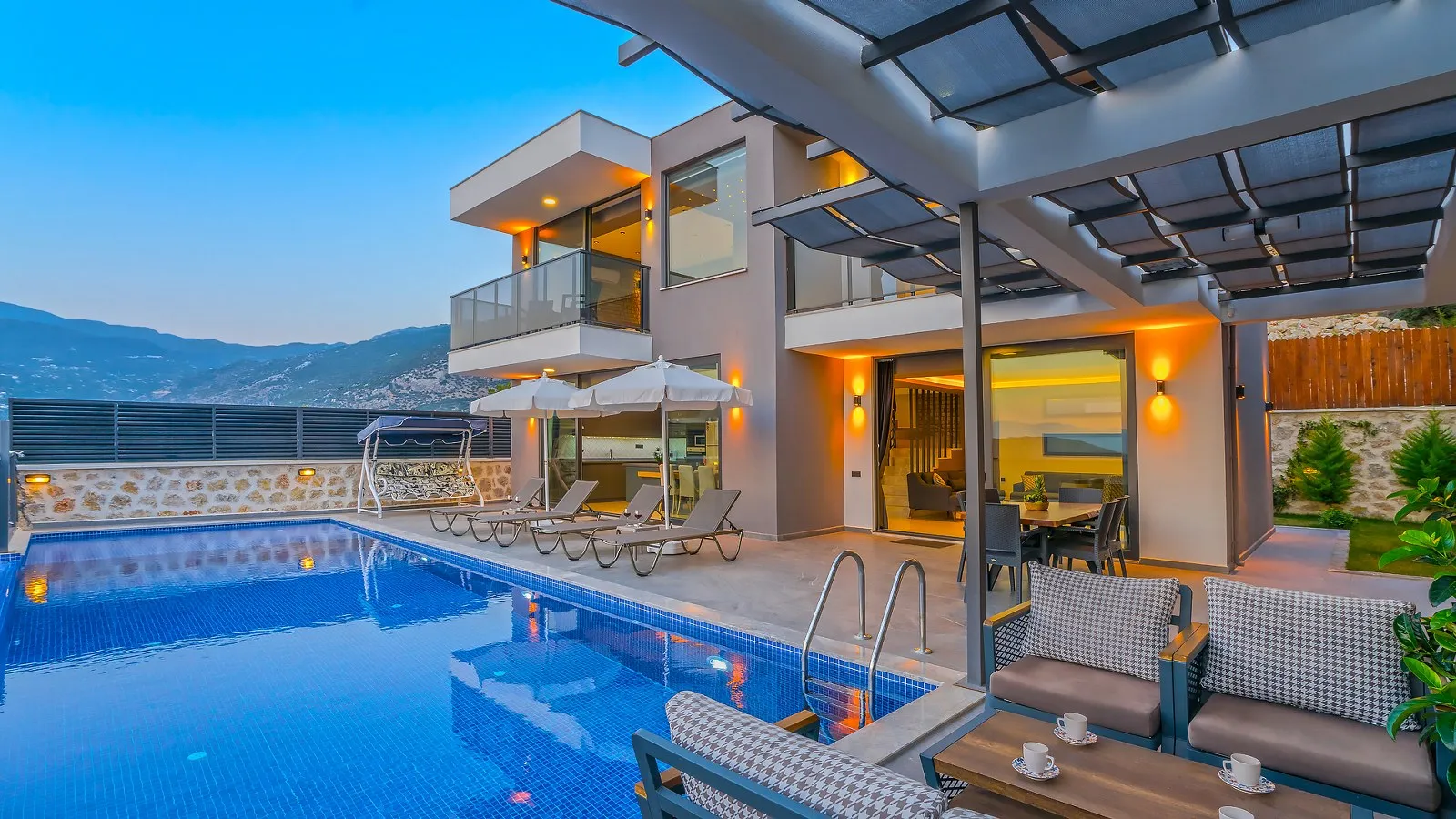 Villa İçöz 2 — kapak fotoğrafı
