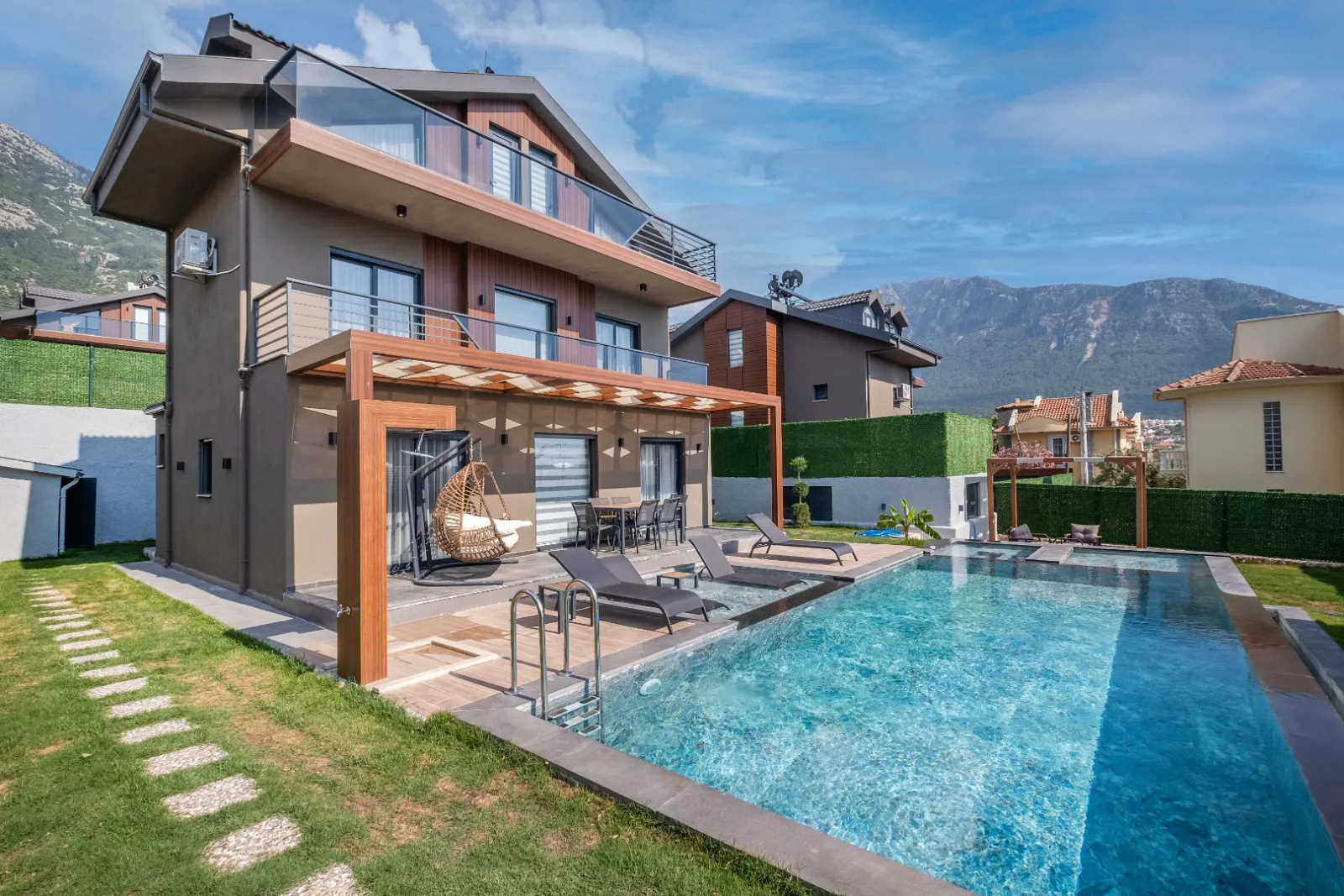 Villa İlayda 3 — kapak fotoğrafı