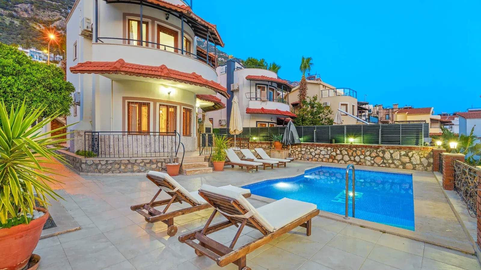 Villa Jasemina — kapak fotoğrafı