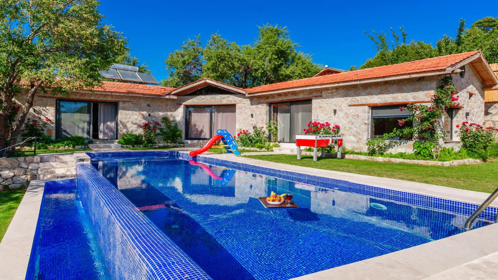 Villa Karabaş 2 — kapak fotoğrafı