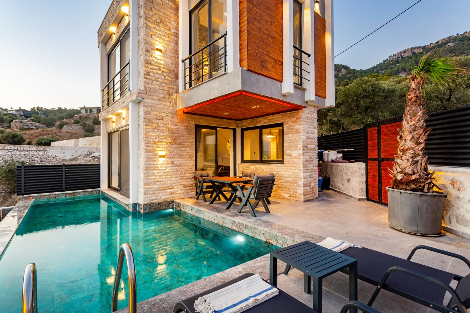 Villa La Lycia — kapak fotoğrafı
