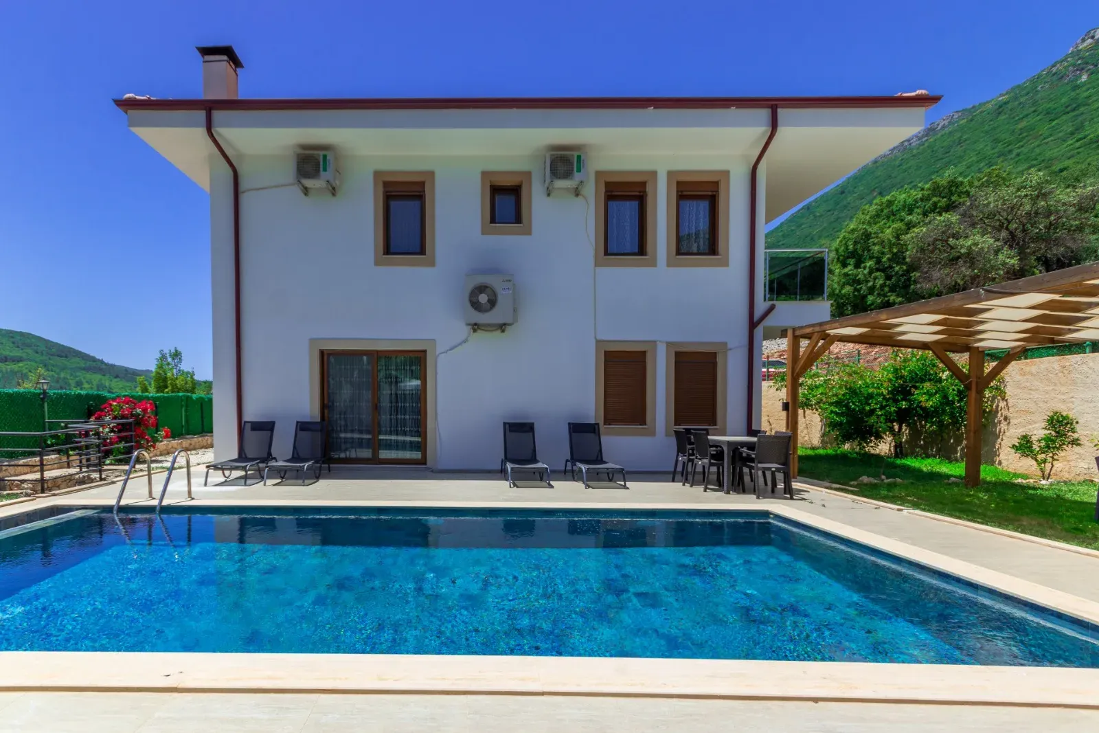 Villa Lancer 1 — kapak fotoğrafı