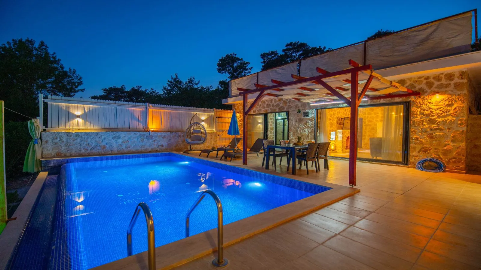 Villa Lapidary House 1 — kapak fotoğrafı