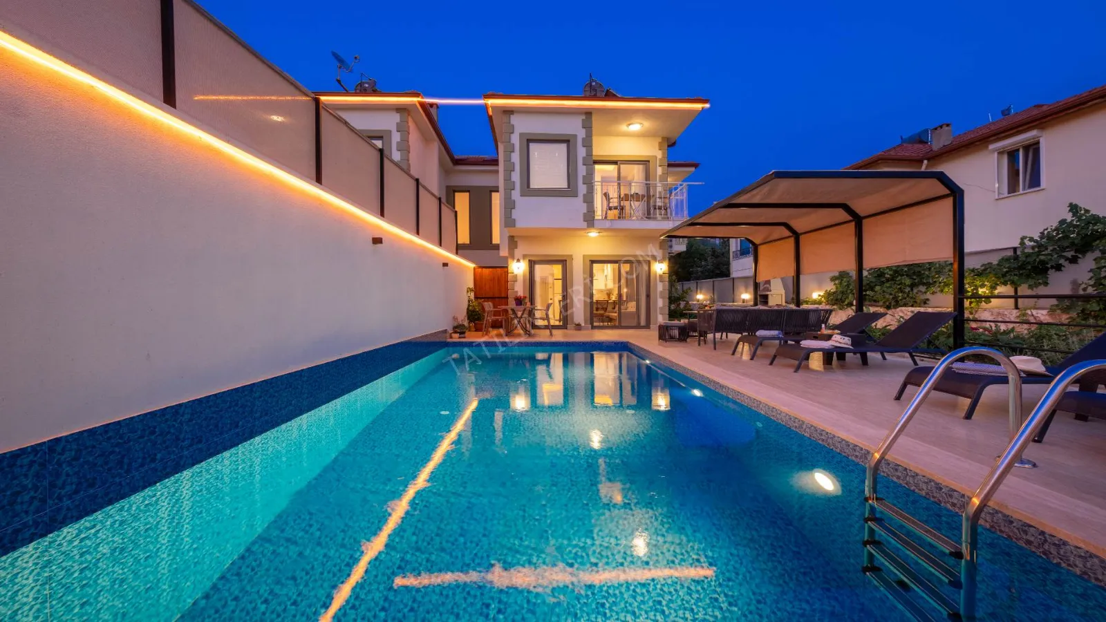 Villa Litus 2 — kapak fotoğrafı
