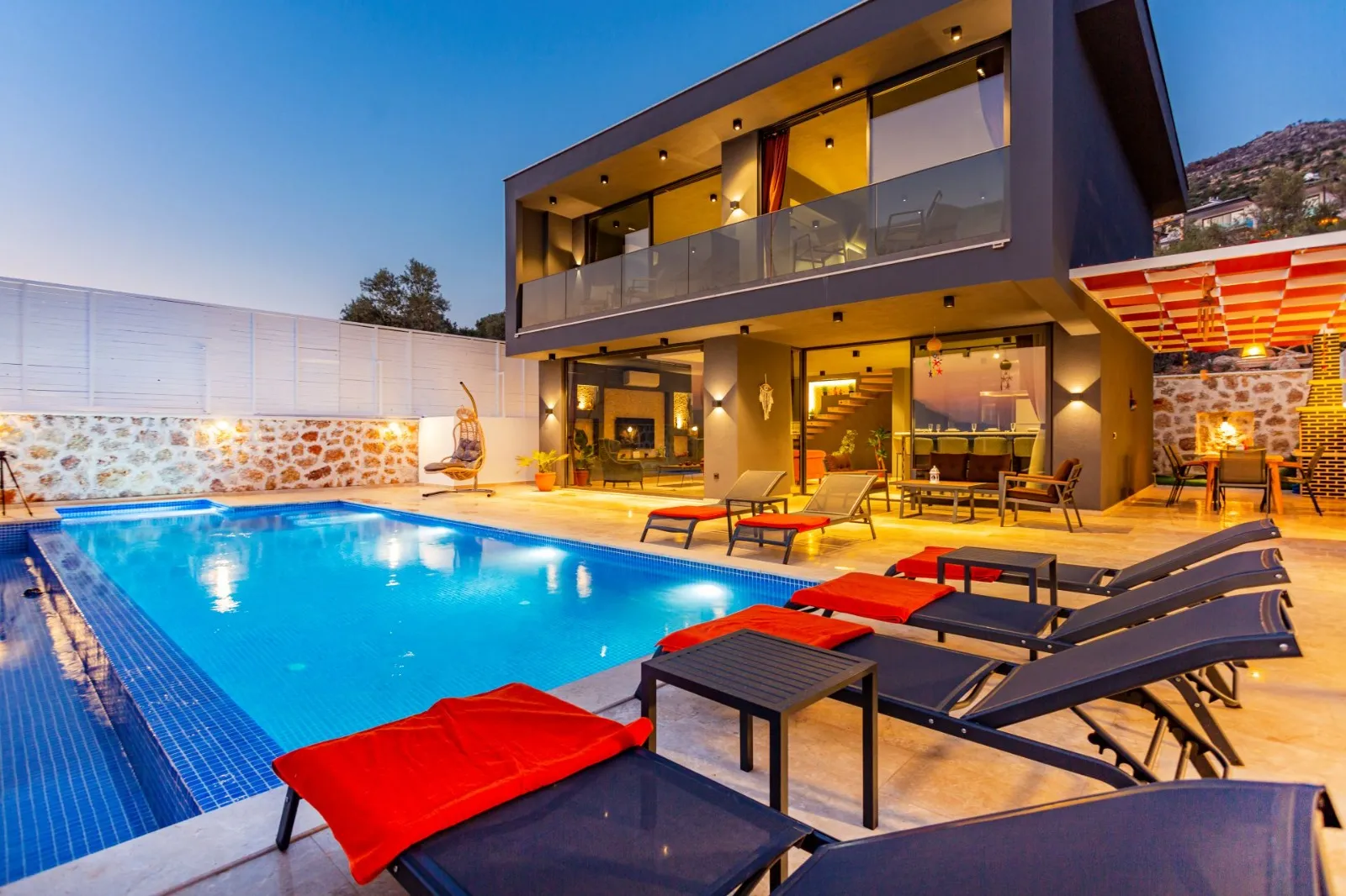 Villa Luress — kapak fotoğrafı