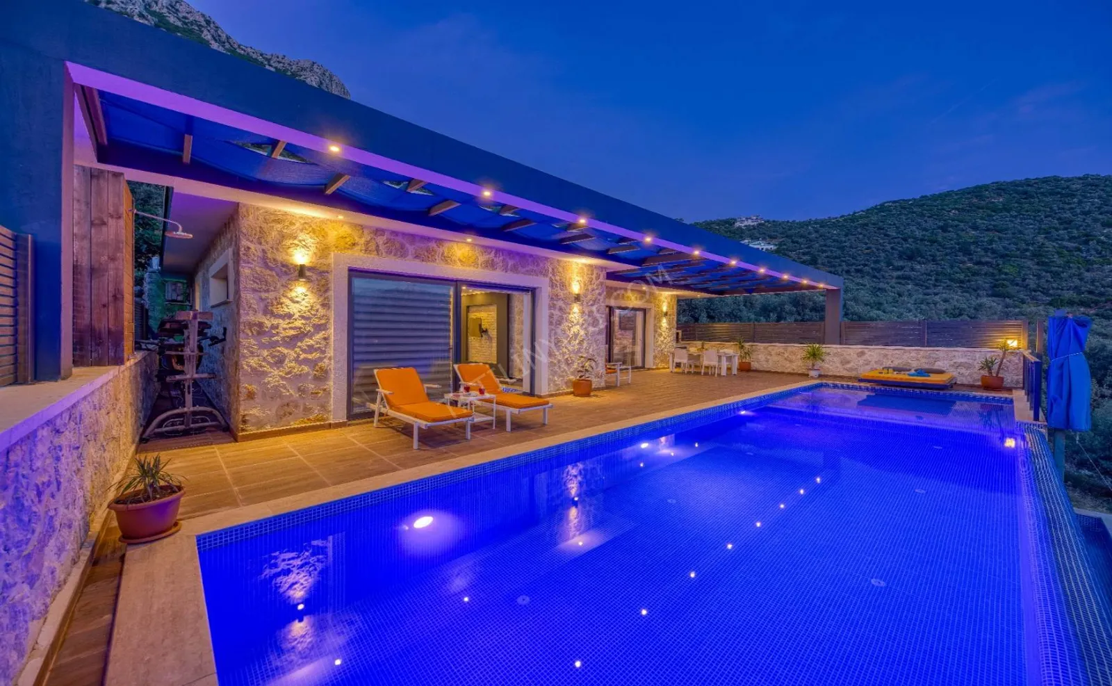 Villa Meranüs — kapak fotoğrafı