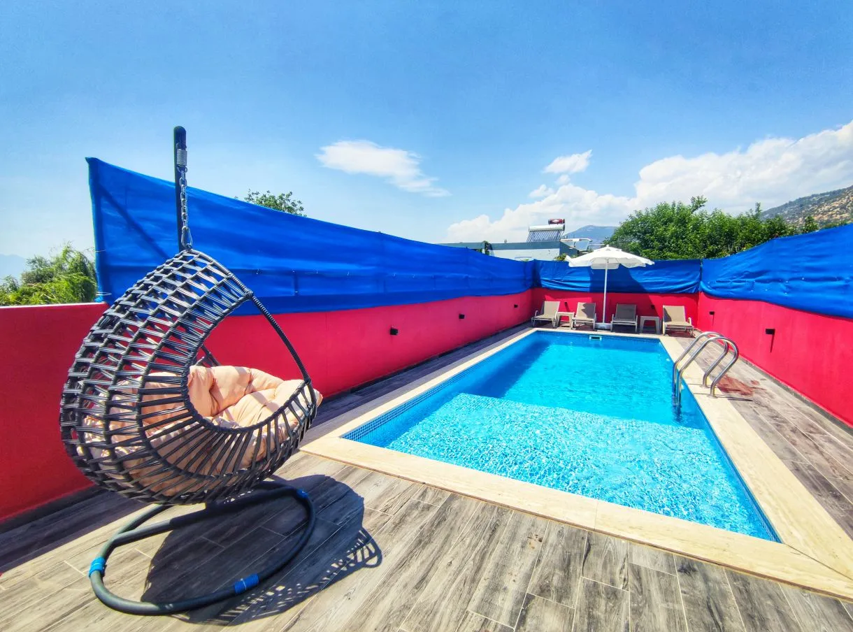 Villa Meryem Üzümlü — kapak fotoğrafı