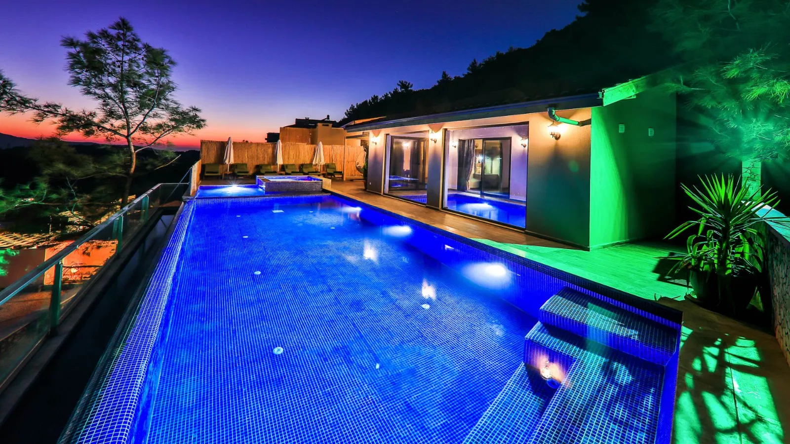 Villa Milas — kapak fotoğrafı
