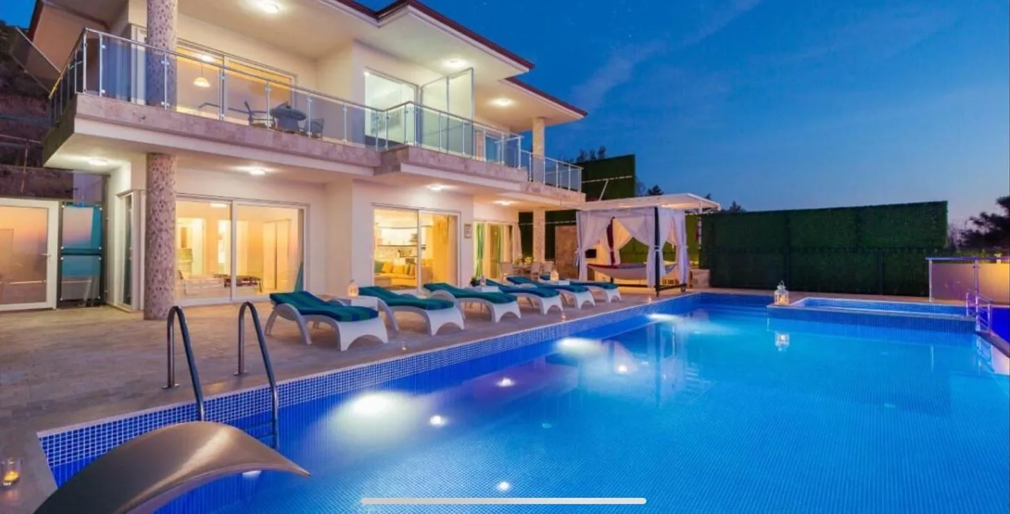 Villa Mirala — kapak fotoğrafı