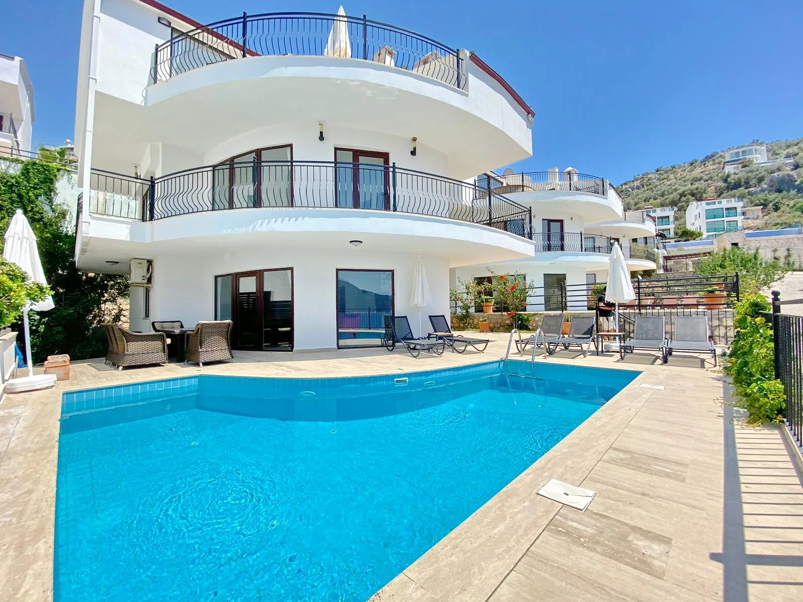 Villa Natolia — kapak fotoğrafı