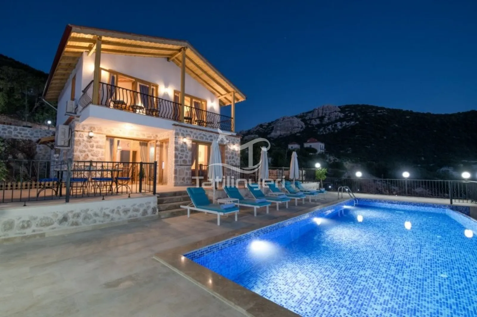 Villa Nazo — kapak fotoğrafı