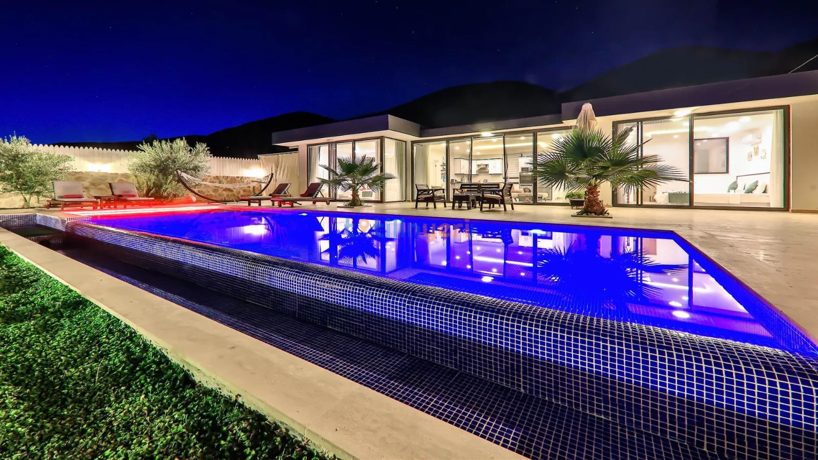 Villa Nuh — kapak fotoğrafı