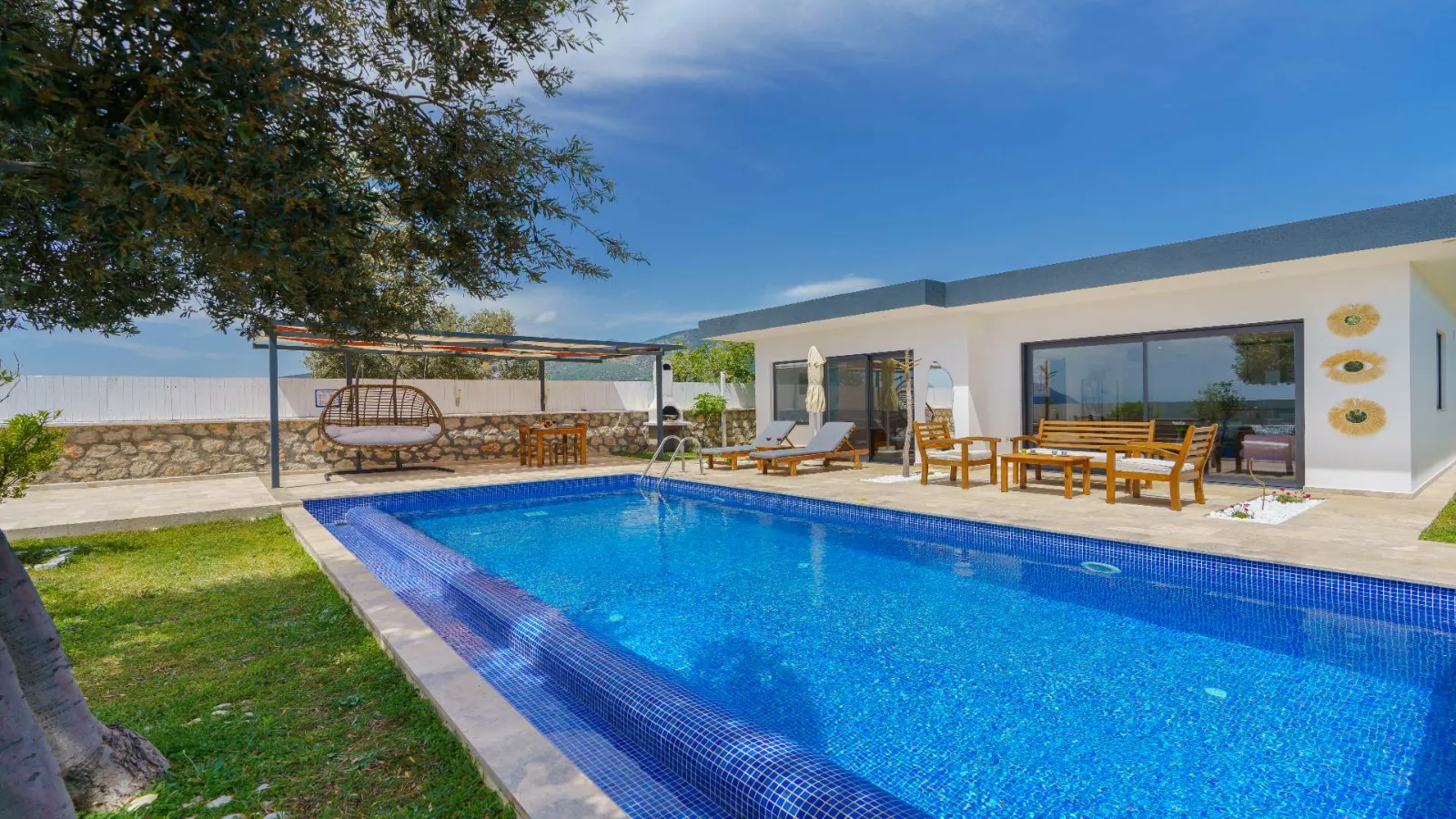 Villa Nurçak — kapak fotoğrafı